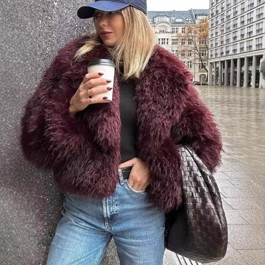 Damen Kurzjacke im Cropped‑Schnitt aus fluffigem Hochflor‑Faux‑Fur mit tiefem Schalkragen Shop Nory
