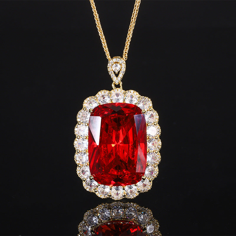 Kissen-Schliff Halo Anhänger Halskette mit Mikro-Pavé Cubic Zirconia und vergoldeter Rope-Kette