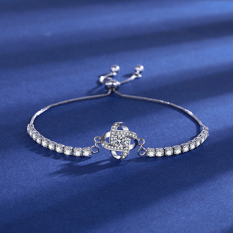 Zartes Zirkonia-Armband mit Verstellbarem Verschluss und Funkelnden Rundsteinen