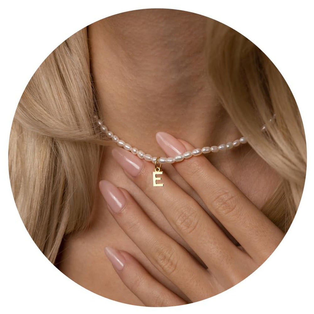 Damen Halskette mit zartem Perlenmuster und personalisiertem Anhänger Shop Nory