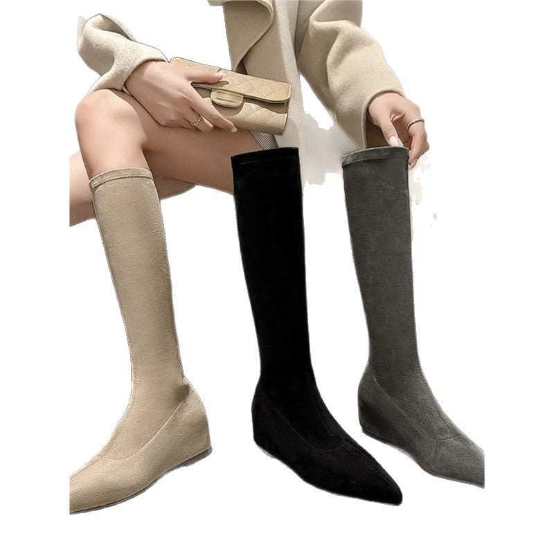 Damen knielange Stretch‑Stiefel mit spitzer Zehenform und niedrigem Keilabsatz Shop Nory