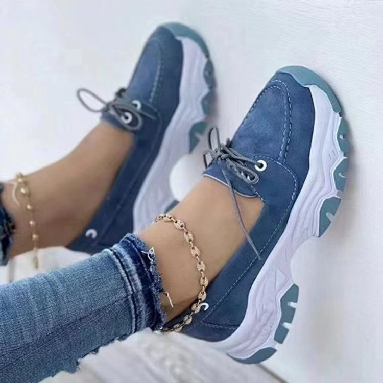 Damen Chunky-Plateau-Sneaker mit perforiertem Velours, gepolstertem Komfortfußbett und Metallic-Fersenaufbau Shop Nory