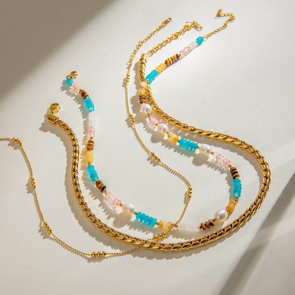 Damen Halskette mit eleganten Perlen- und Kugeldetails Shop Nory