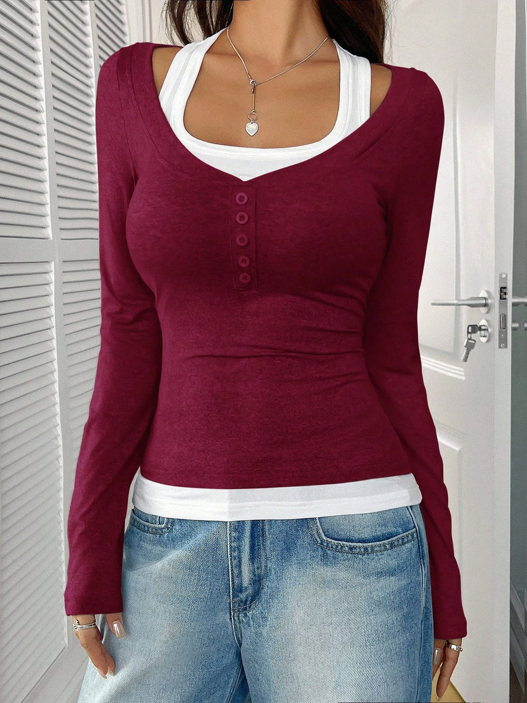 Damen Figurbetontes Langarmshirt mit U-Ausschnitt und Knopfleiste Shop Nory