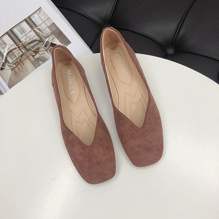 Damen Ballerinas aus Veloursleder mit elegantem V-Ausschnitt