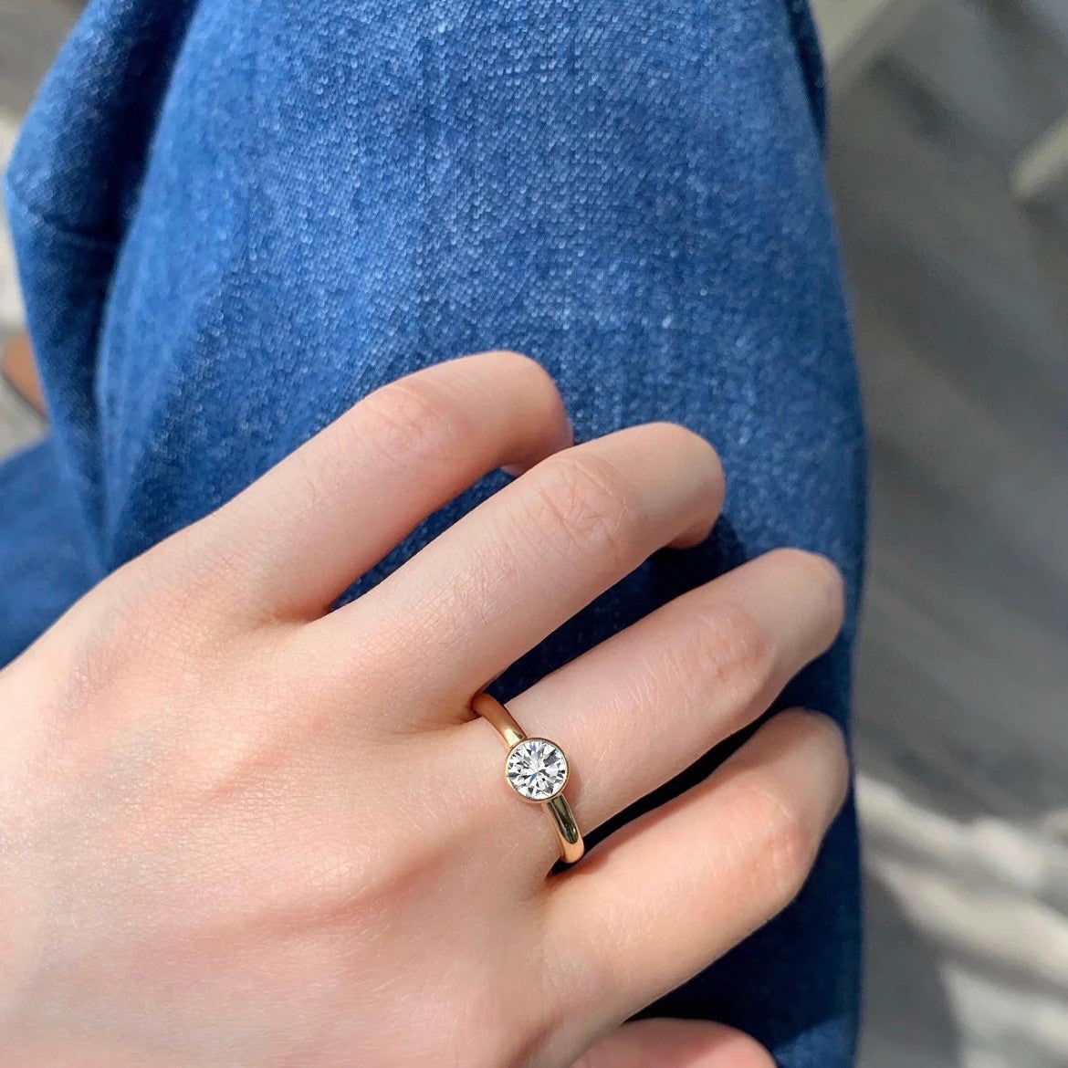 Damenring mit strahlendem Diamant und luxuriöser Goldfassung Shop Nory