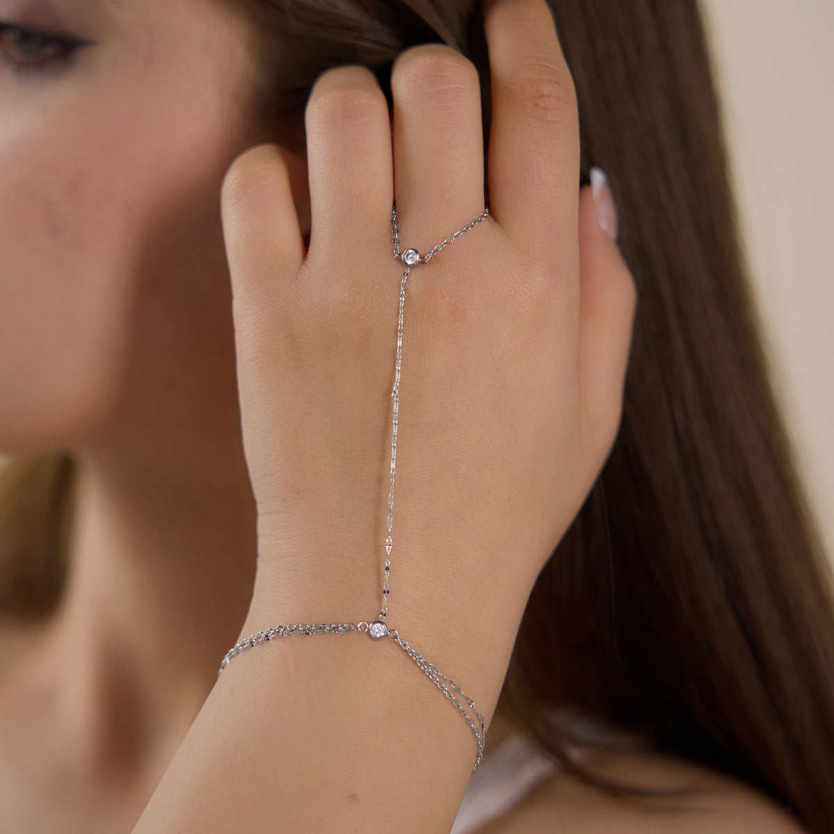 Damen Armband mit funkelndem Kristall und doppeltem Ketten-Design Shop Nory