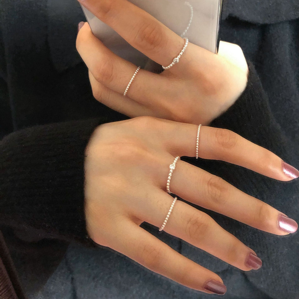 Damen schicker minimalistischer Ring mit zarten Perlenakzenten Shop Nory