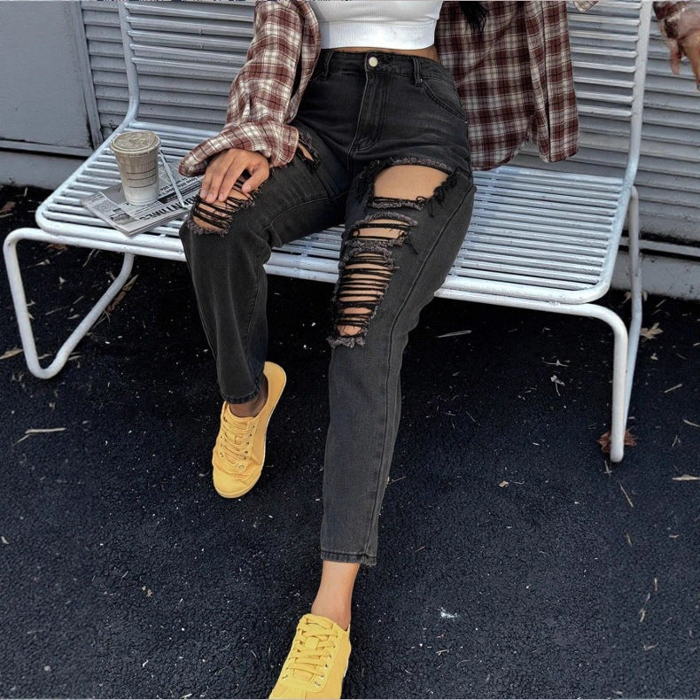 Damen hochgeschnittene Ripped-Mom-Jeans mit mehreren Knie-Cutouts und relaxed Straight-Schnitt Shop Nory