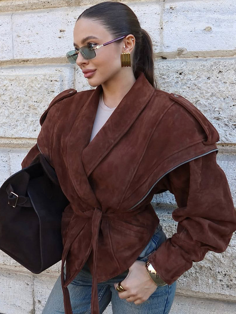 Damen Veloursleder‑Wickeljacke mit breitem Schalkragen und Taillengürtel Shop Nory