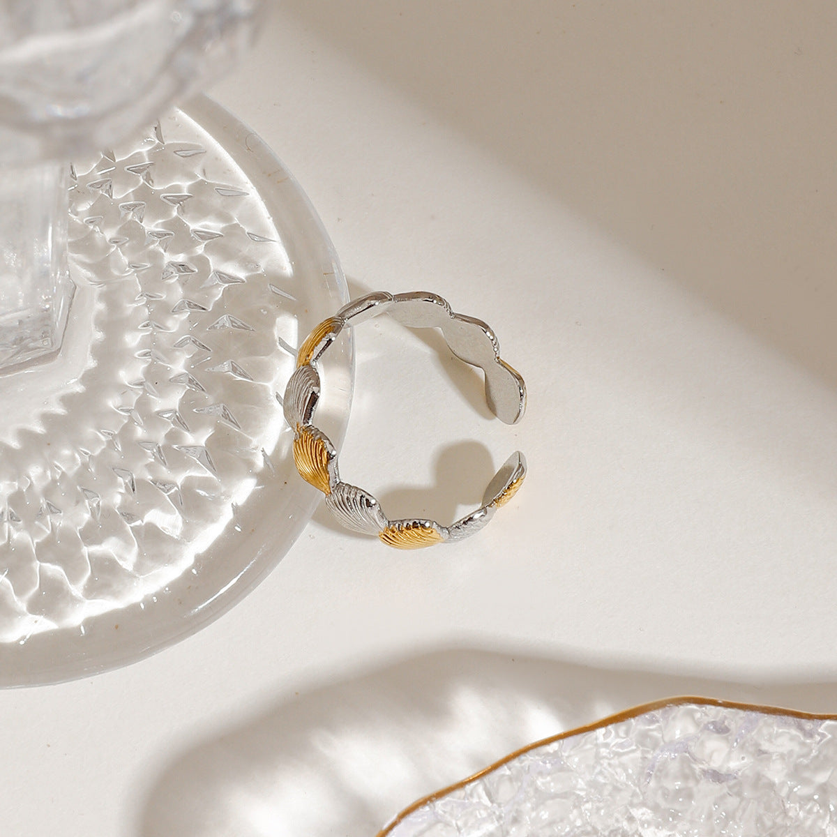 Damen Offenes Armband mit muschelförmigem Design und hypoallergenen Eigenschaften Shop Nory
