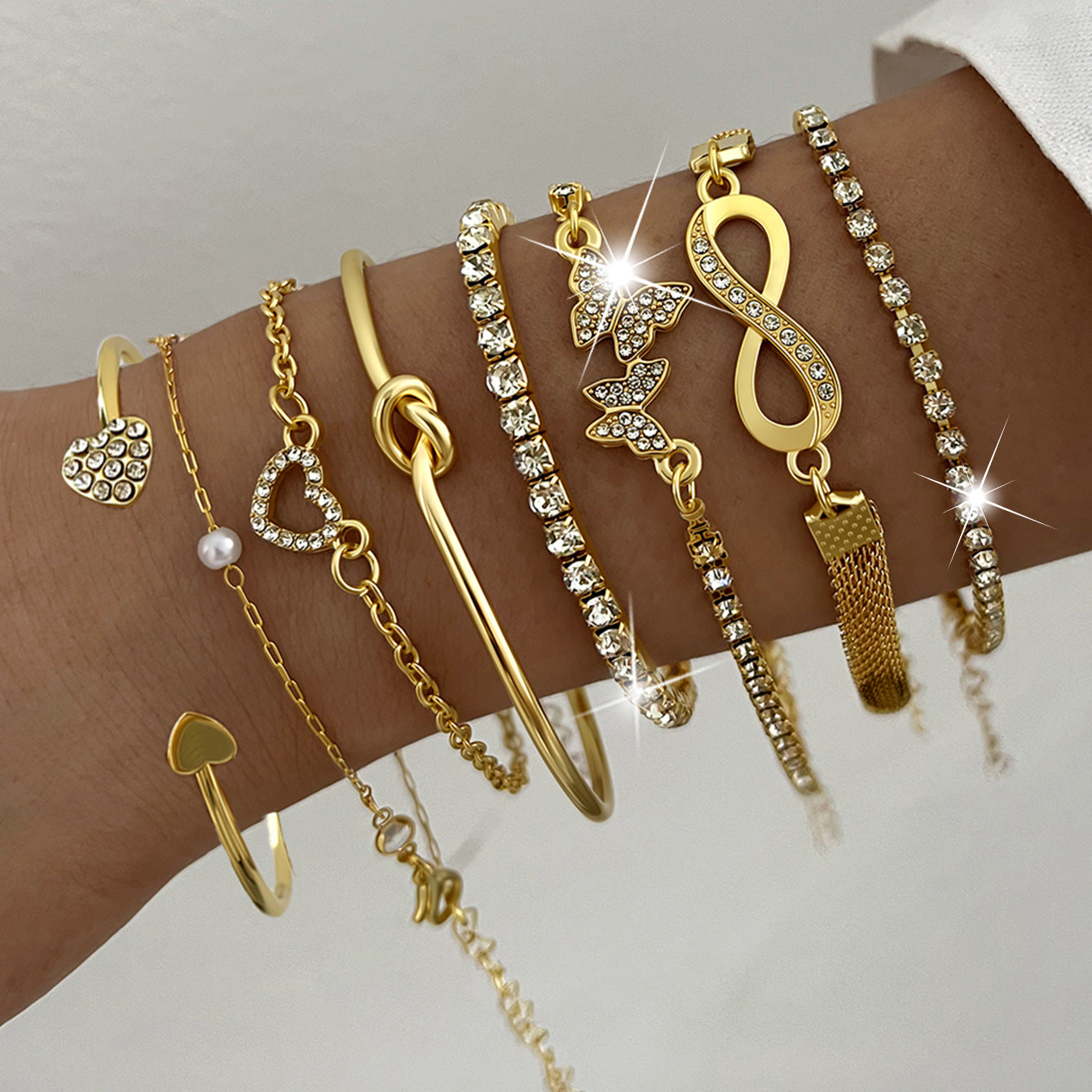 Damen Armreif-Set mit funkelnden Herzen und eleganten Elementen Shop Nory