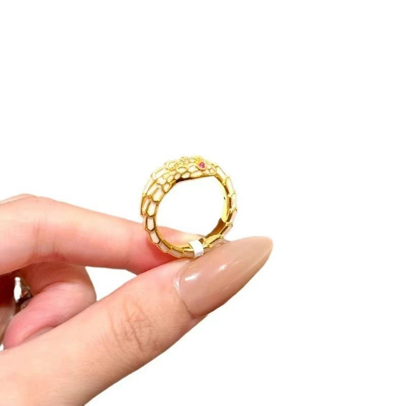 Damen Ring im extravaganten Schlangenmotiv mit funkelnden Kristallen Shop Nory