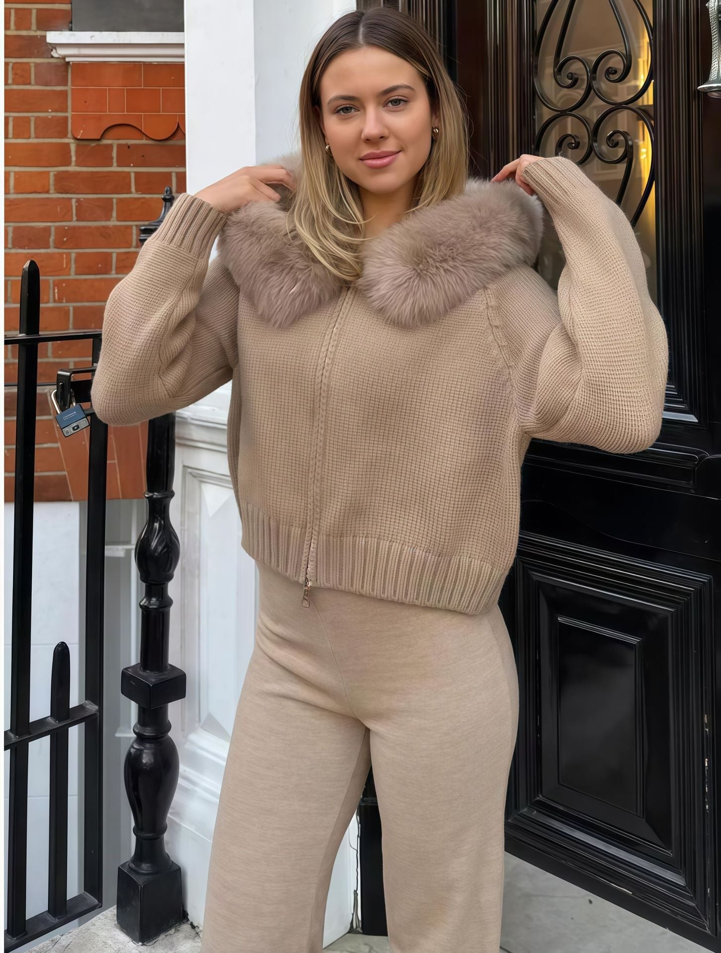 Damen Strickjacke mit Kunstfellkapuze Shopnory