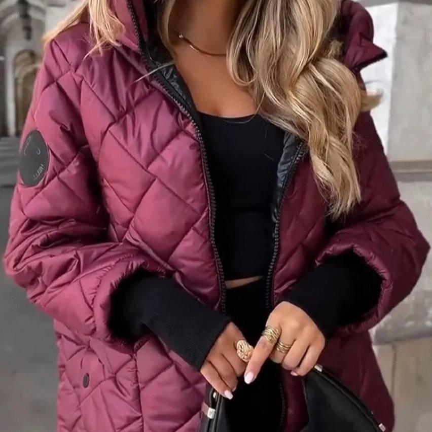 Damen Wattierte Kapuzen-Steppjacke mit Karosteppung, leichter Thermofüllung und durchgehendem Reißverschluss Shop Nory