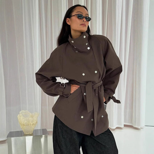 Damen Taillierbarer Oversize Kurztrench mit hohem Stehkragen, Druckknopffront und Bindegürtel Shop Nory