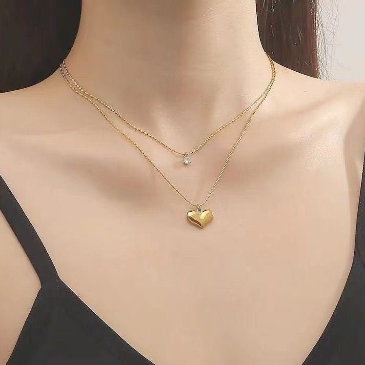 Damen Halskette mit funkelndem Herzanhänger und elegantem Zierdesign Shop Nory