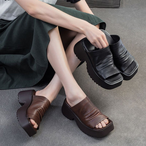 Damen Gepolsterte Plateau‑Slides mit skulptierter Profilsohle und gerafftem Lederoberschuh Shop Nory