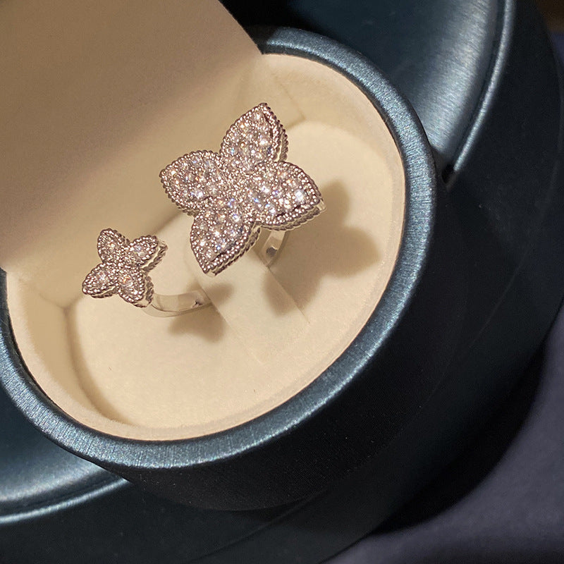 Damenring mit floralem Design und funkelnden Zirkonia-Steinen Shop Nory