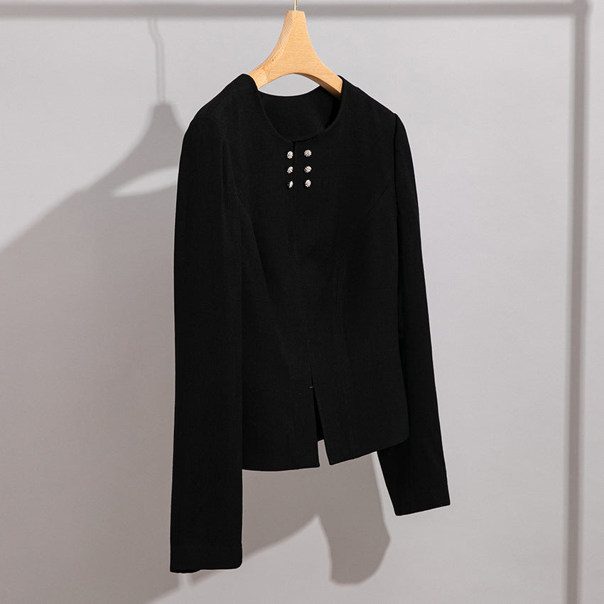 Damen Kurzblazer im minimalistischen Fit mit Perlen-Knopfbesatz und taillierter Schnitt Shop Nory