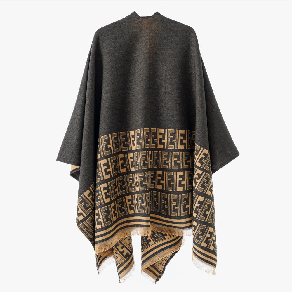 Damen Eleganter Cape-Überwurf im Kimono-Schnitt mit eingewebtem Monogramm und Fransensaum Shop Nory