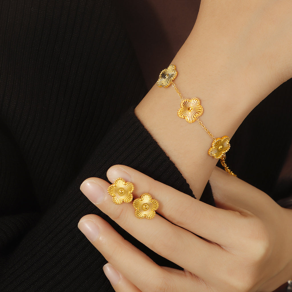Damen zierliches Blumenarmband mit goldenen Details Shop Nory