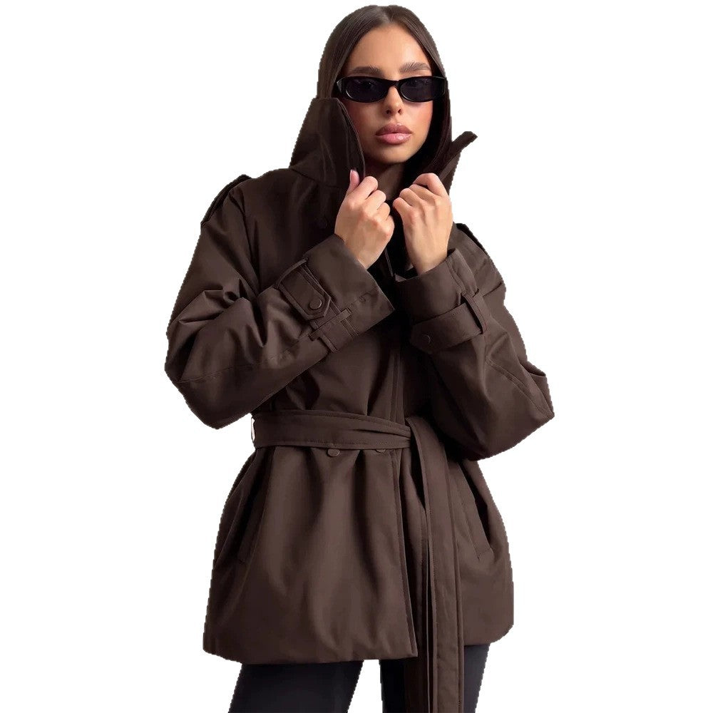 Damen Kurzer technischer Trench mit hoher Kragenblende, doppelter Druckknopfleiste und taillierendem Bindegürtel Shop Nory