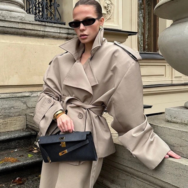 Damen Kurzer Trenchcoat mit Bindegürtel und Cape-Ärmeln Shop Nory
