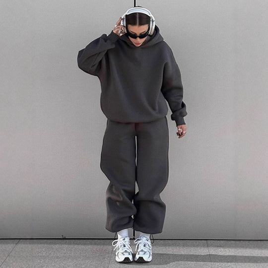 Damen urbanes Oversize-Lounge-Set mit Kapuzenpullover, locker geschnittener High-Waist-Jogginghose und passender Mütze Shop Nory