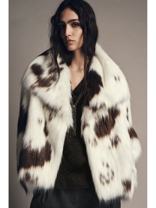 Damen Kurzmantel aus gepunktetem Hochflor-Faux-Fur mit voluminösem Schalkragen Shop Nory