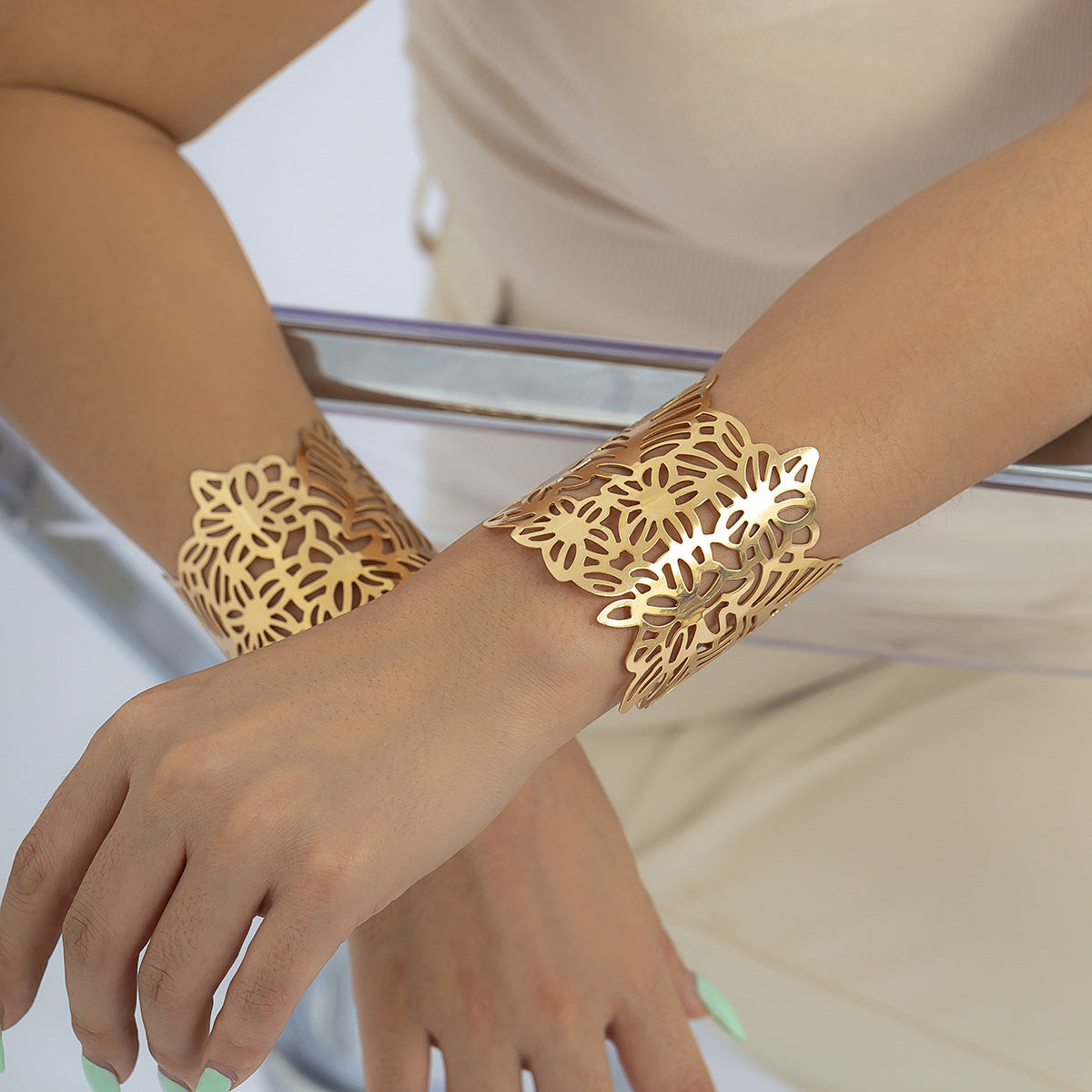 Damen elegantes und modernes Armkettchen Shop Nory