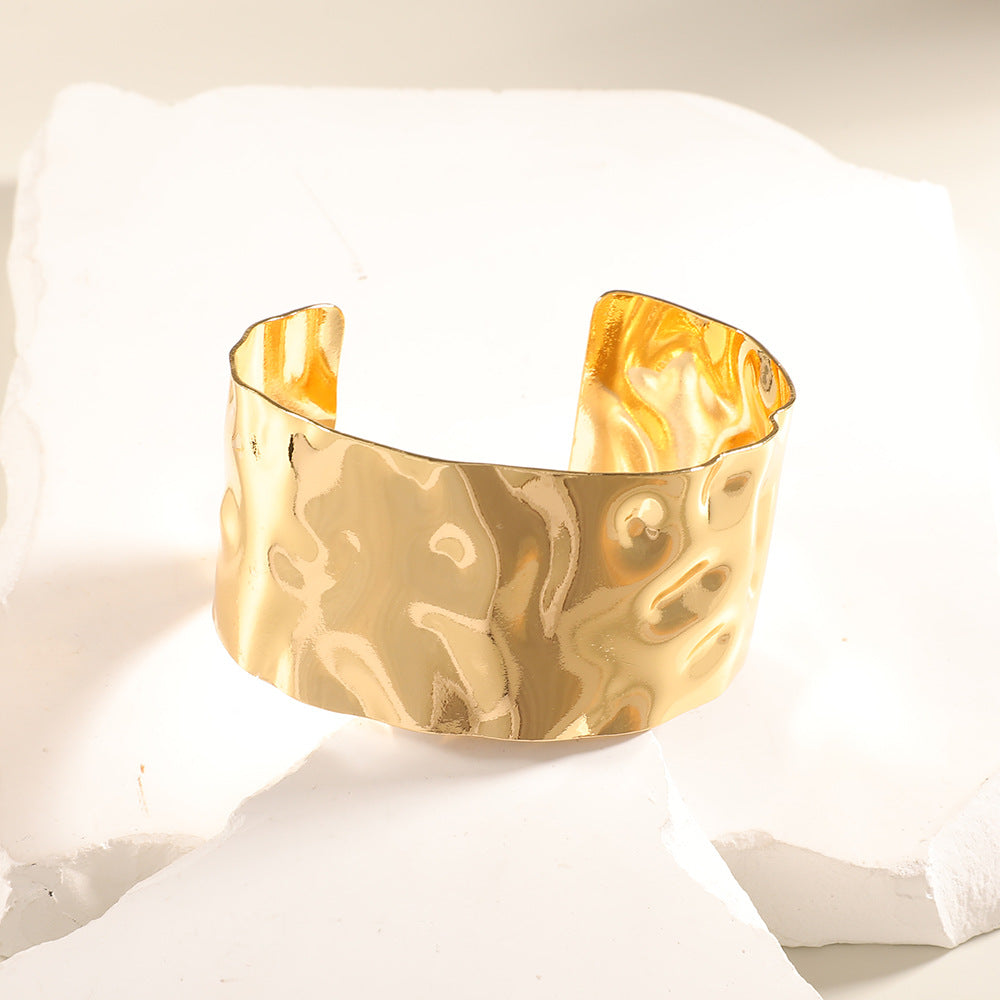 Damen Offener Armreif mit kunstvollem Reliefdesign Shop Nory