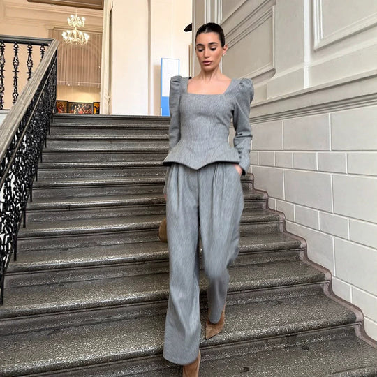 Damen Tailliertes Korsagen-Blazer-Top mit quadratischem Ausschnitt, Schößchen und betonten Schultern Shop Nory