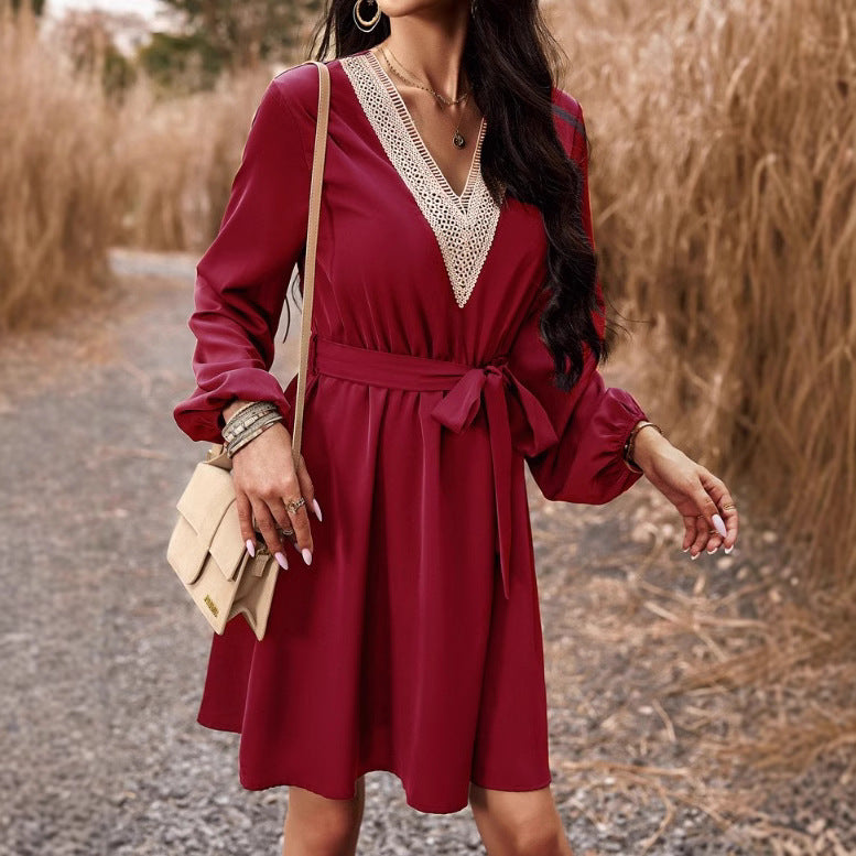 Damen nan knielanges V-Ausschnitt Kleid mit Häkelspitzen-Einsatz, Bindegürtel und leichten Ballonärmeln Shop Nory