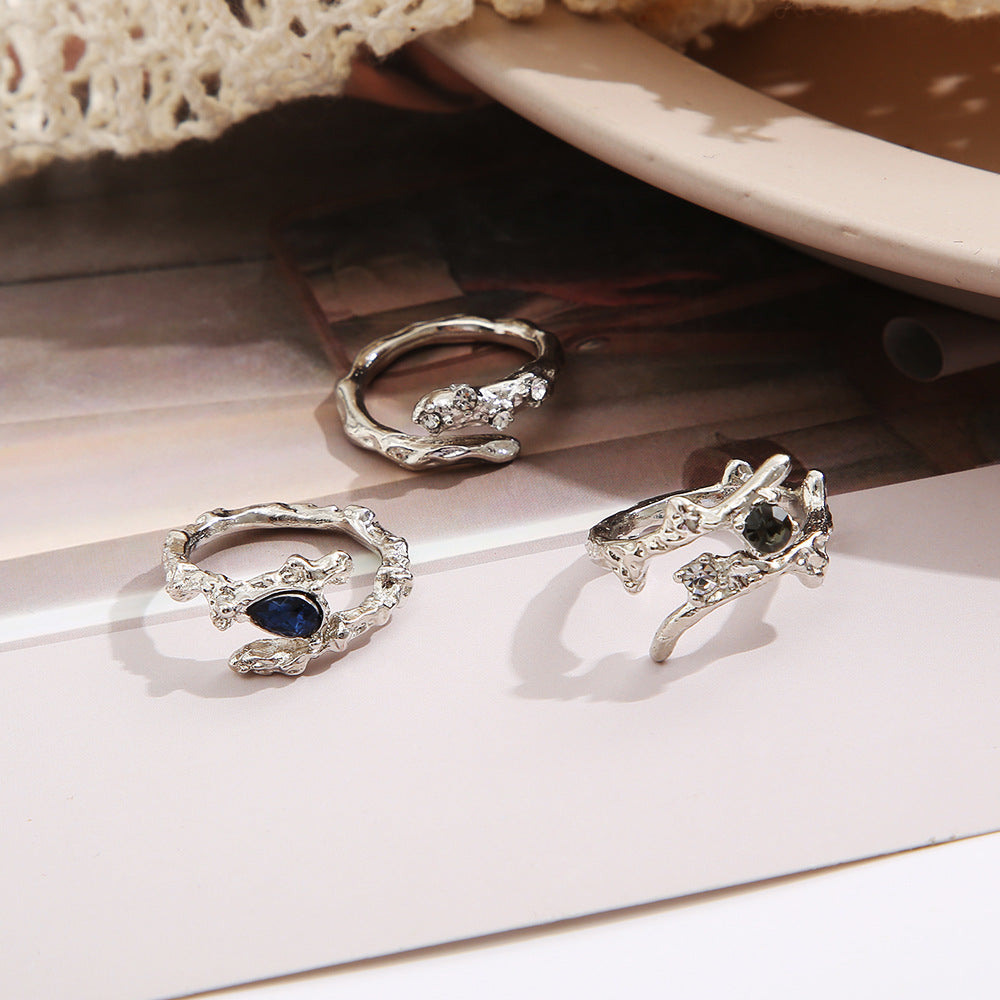 Damenring mit filigranem Herzdesign und kunstvollen Zweigen Shop Nory