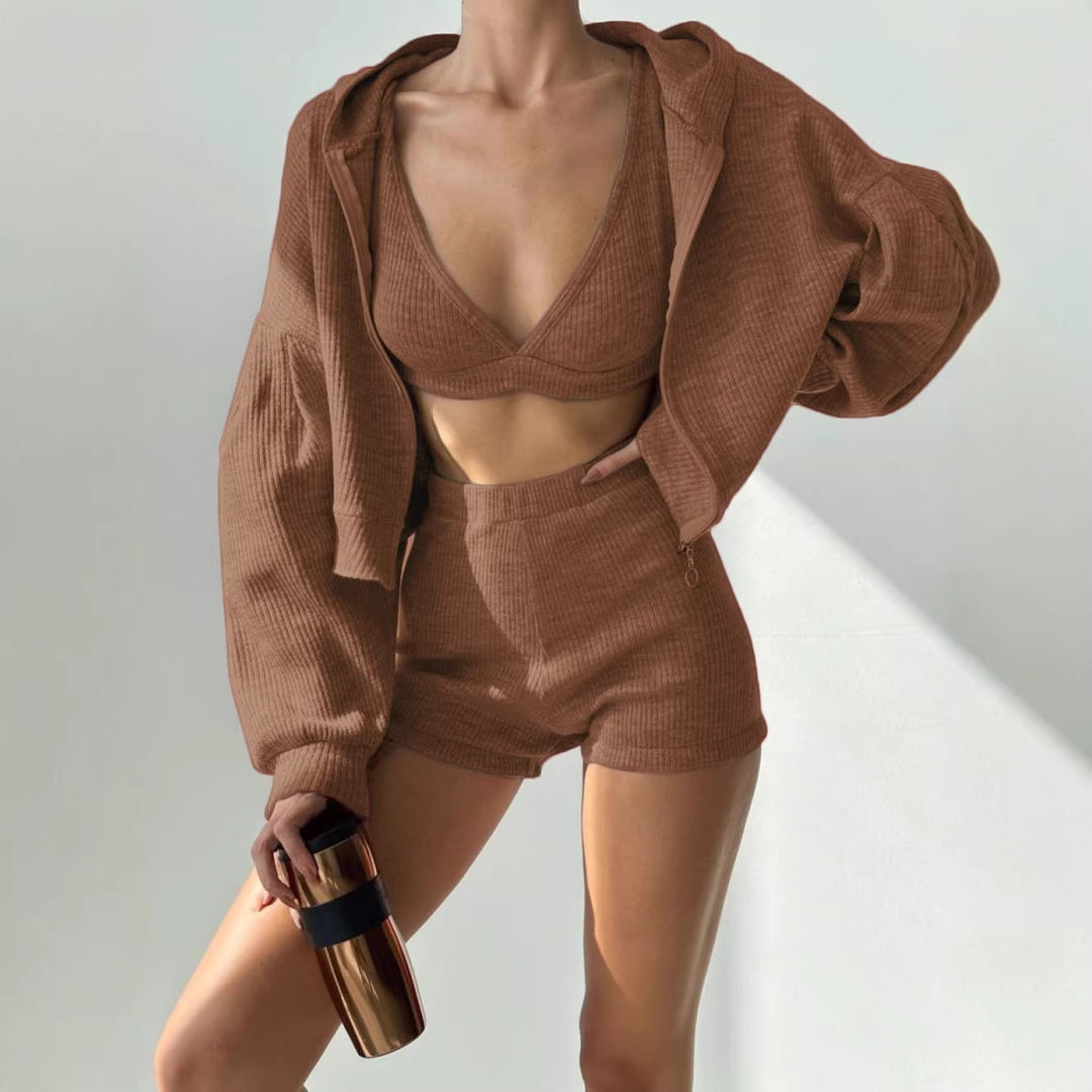Damen Geripptes Lounge-Set mit Reißverschluss-Hoodie, Stretch-Bralette und High-Waist-Shorts Shop Nory