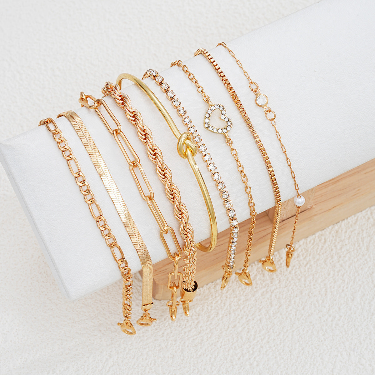 Damen Armband-Set mit eleganten Kettendesigns und funkelnden Details Shop Nory