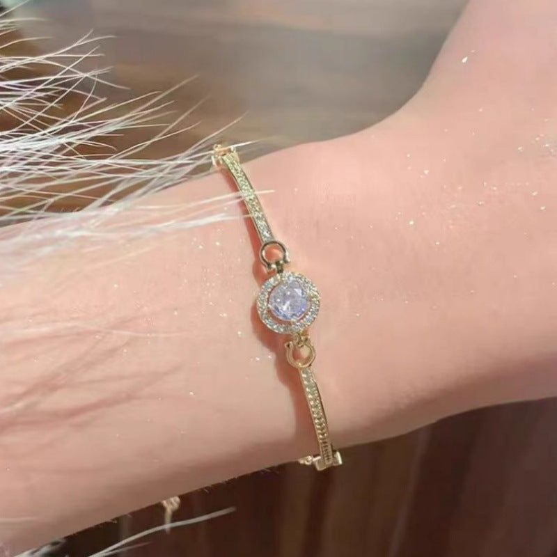 Damen filigranes Armband mit elegantem Rundanhänger aus hochwertigem Zirkonia Shop Nory