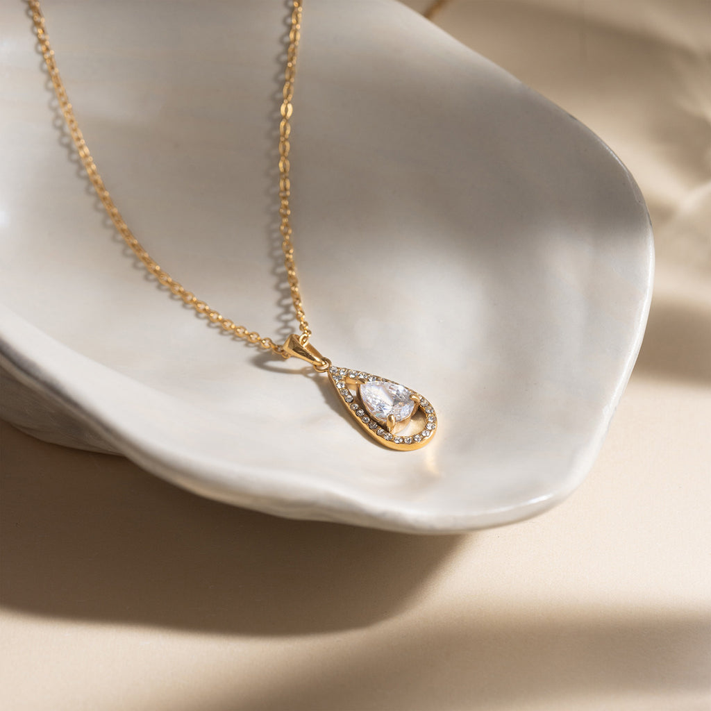 Damen Halskette mit tropfenförmigem Zirkonia-Anhänger und hypoallergenem Edelstahl Shop Nory
