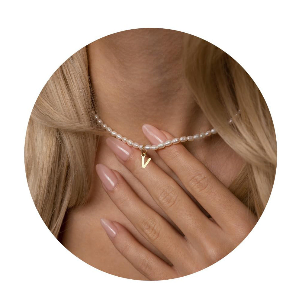 Damen Halskette mit zartem Perlenmuster und personalisiertem Anhänger Shop Nory