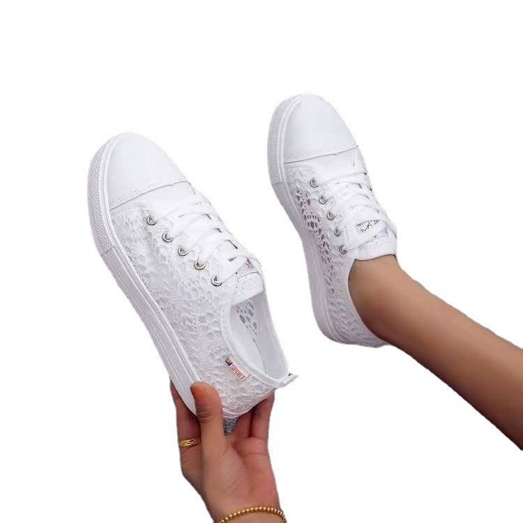 Damen Sneakers mit filigranem Spitzenmuster und rutschfester Sohle