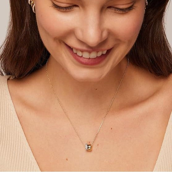 Damen Halskette mit doppeltem Anhänger aus hochwertigem Edelstahl und funkelnden Details Shop Nory