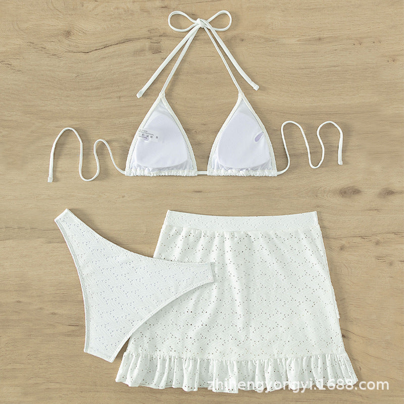 Damen Triangel-Bikini mit verspieltem Lochmuster und passendem Rock