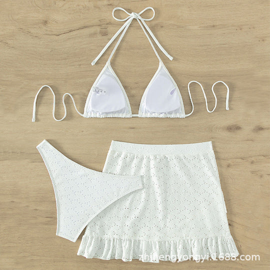 Damen Triangel-Bikini mit verspieltem Lochmuster und passendem Rock