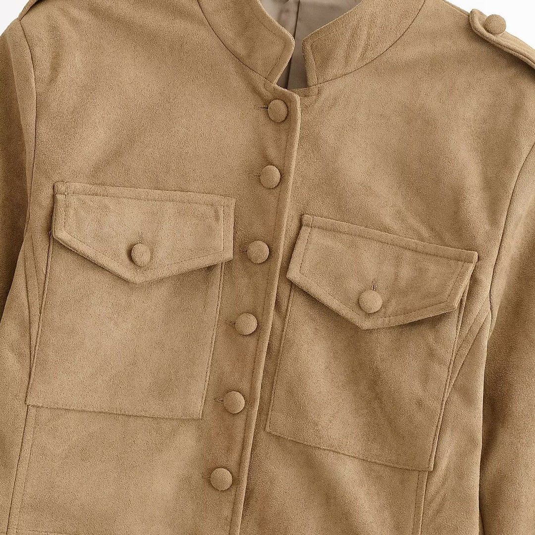 Damen Taillierte Military-inspirierte Jacke aus Veloursimitat mit Stehkragen und aufgesetzten Brusttaschen Shop Nory