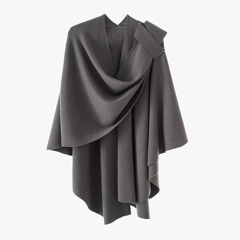 Damen Kapuzenponcho aus Feinstrick mit asymmetrischem Saum Shop Nory