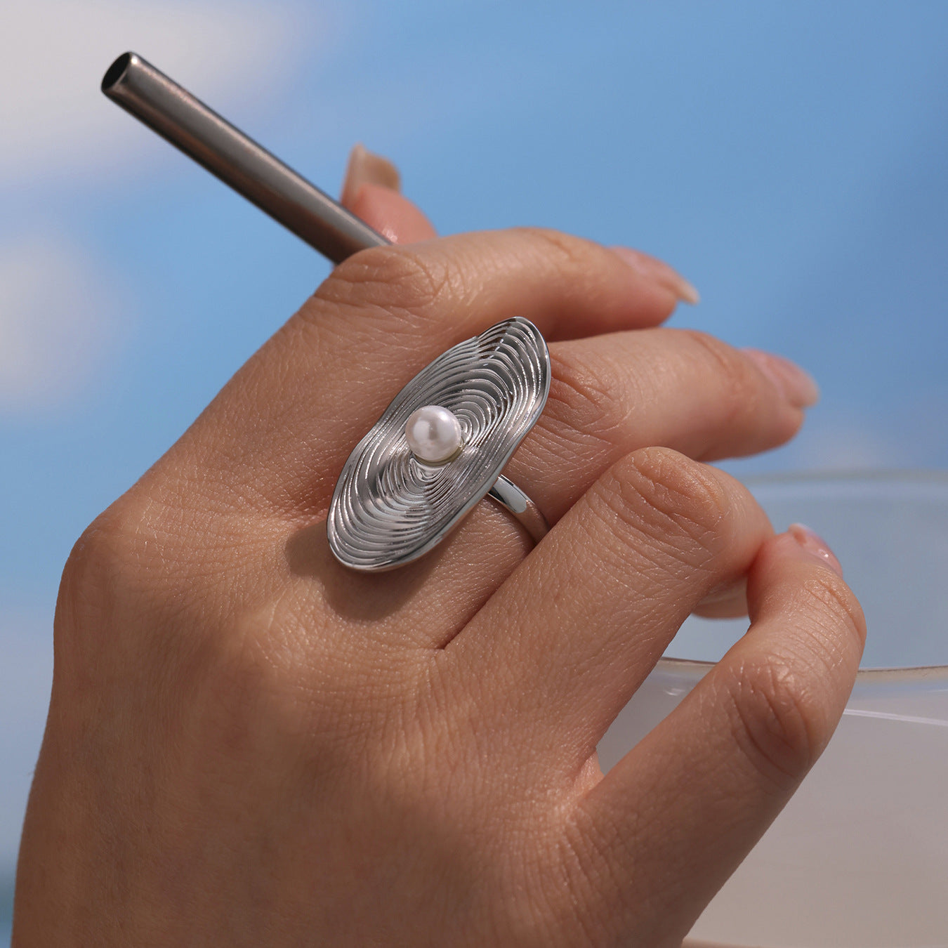 Damen stilvoller Ring mit Muschelabbildung und Perle Shop Nory