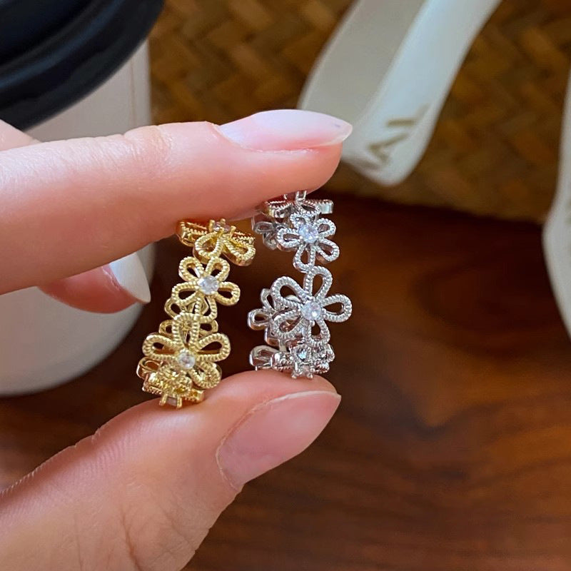 Damen Zarter Blumenring mit funkelnden Zirkonia-Steinen Shop Nory