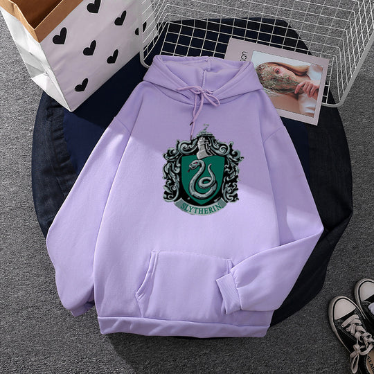 Damen nan gemütlicher Kapuzenpullover im Oversize-Cut mit heraldischem Schlangenwappen und weichem Fleece-Innenfutter Shop Nory
