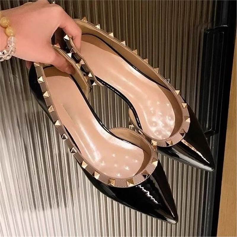 Damen spitze Pumps mit dekorativen Nieten